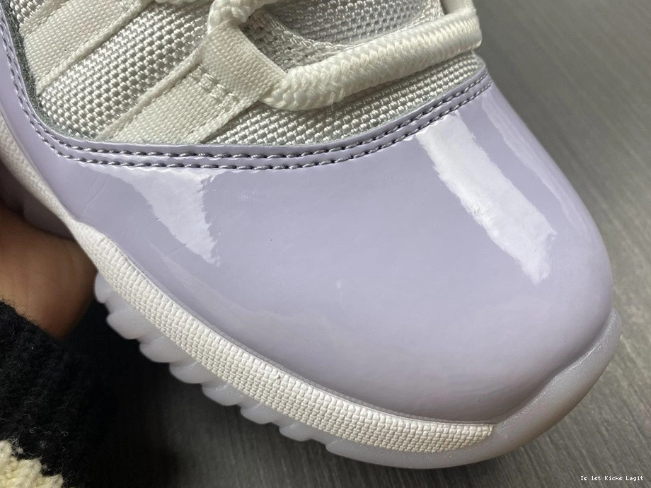 AH7860-101 Air “Pure 11 Violet” Jordan Low 0405